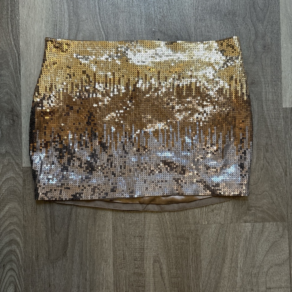 2b Bebe Gold & Silver Sequin Mini Skirt